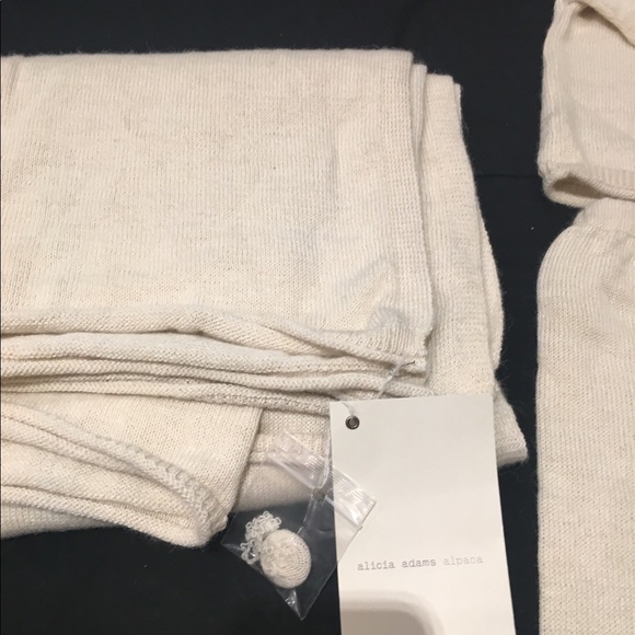 Alicia Adams Blanket and sweater set - Picture 6 of 8